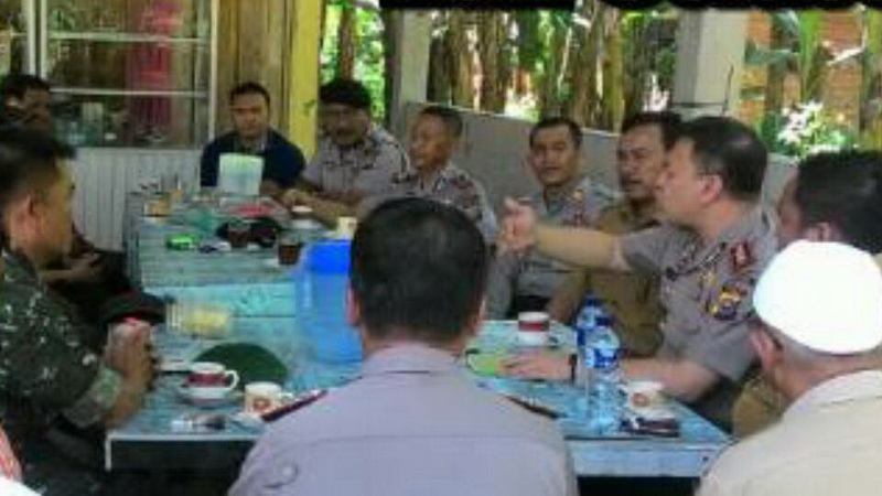 Kapolres Deni Sambangi Warga Kampung Panjang